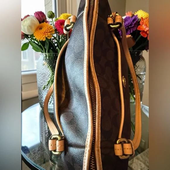 Coach Leather Peyton Tote Bag w/ matching wallet GUC - Picture 5 of 15